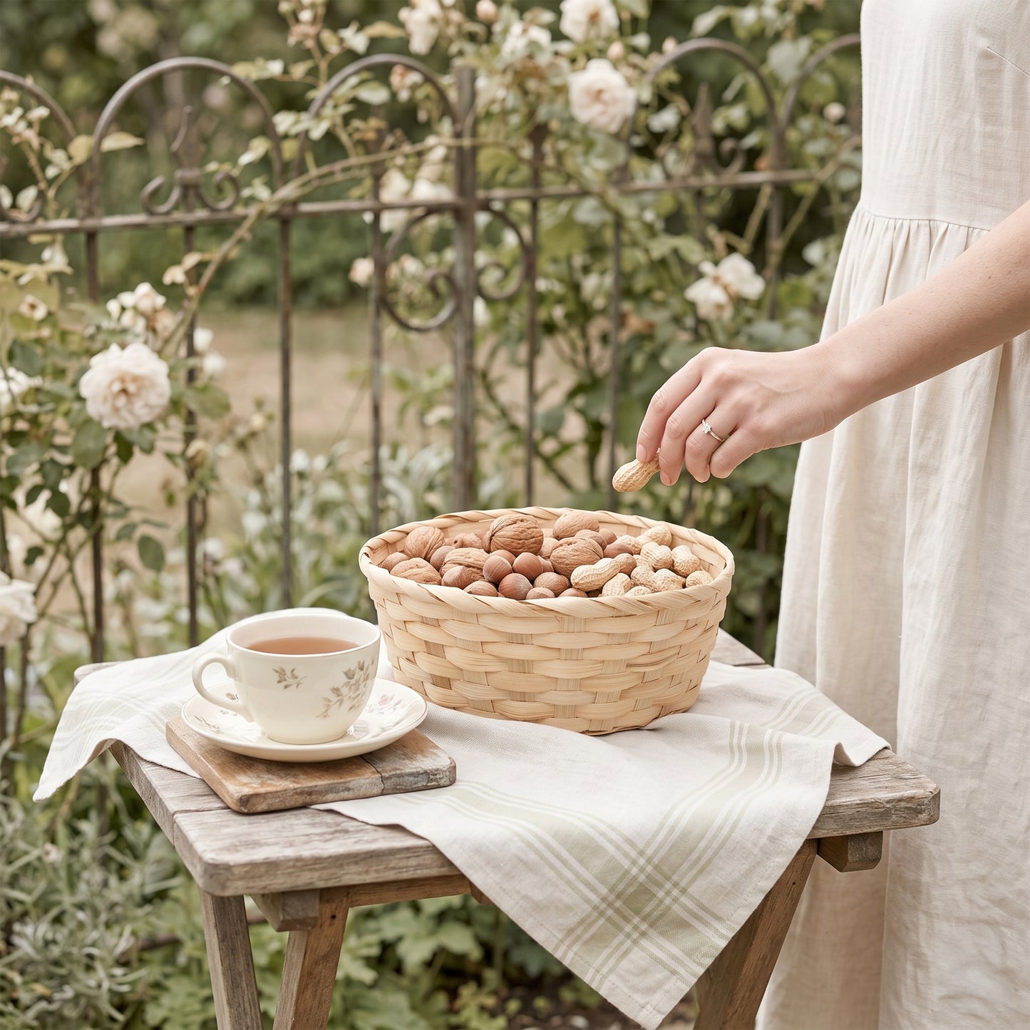 25cm Round Bamboo Packing Basket Tray