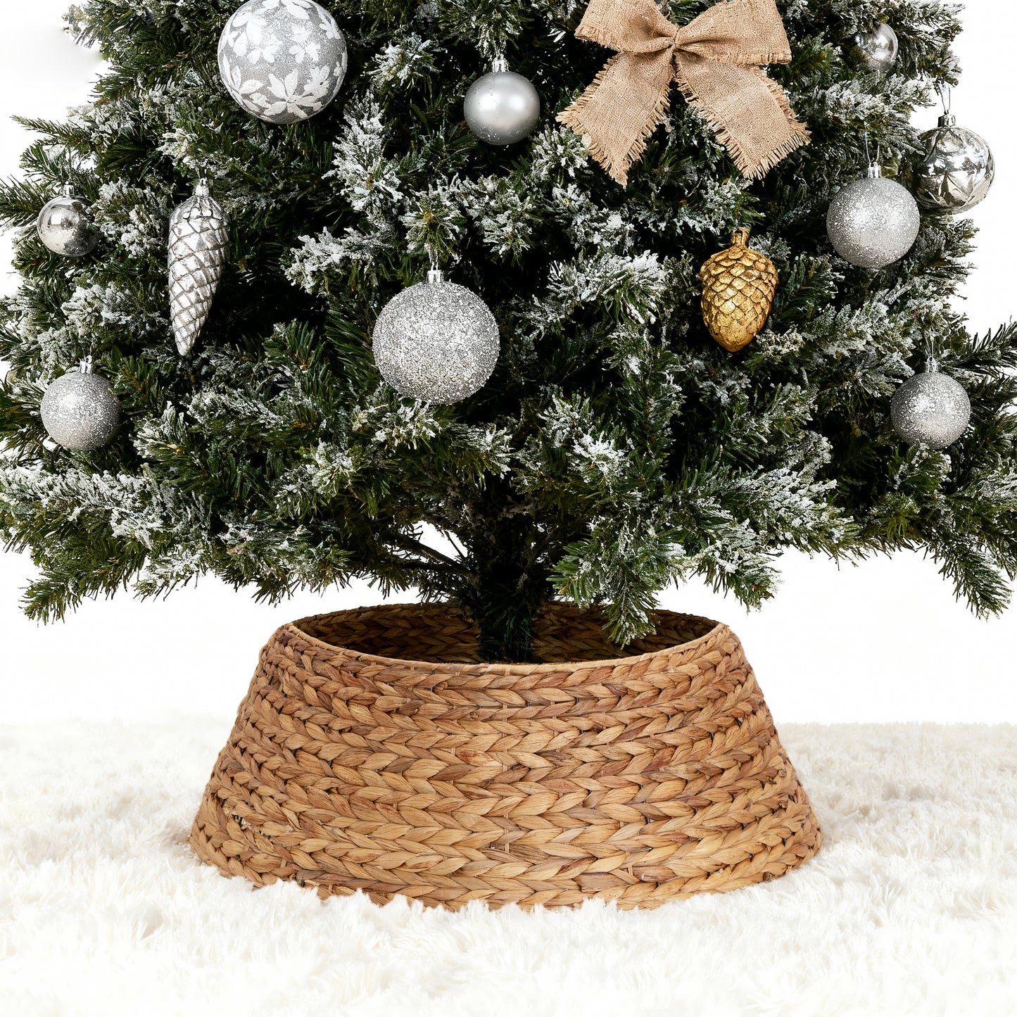 2-Panel Detachable Water Hyacinth Christmas Tree Skirt