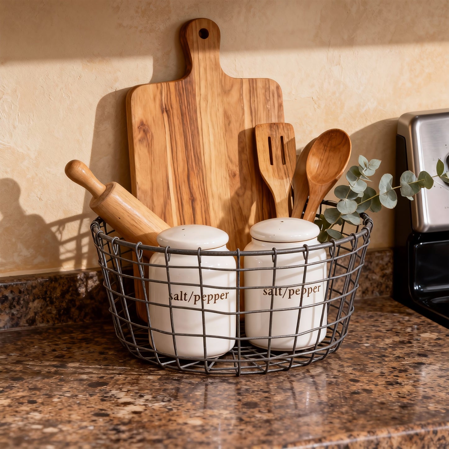 Round Seagrass Edge Metal Wire Basket