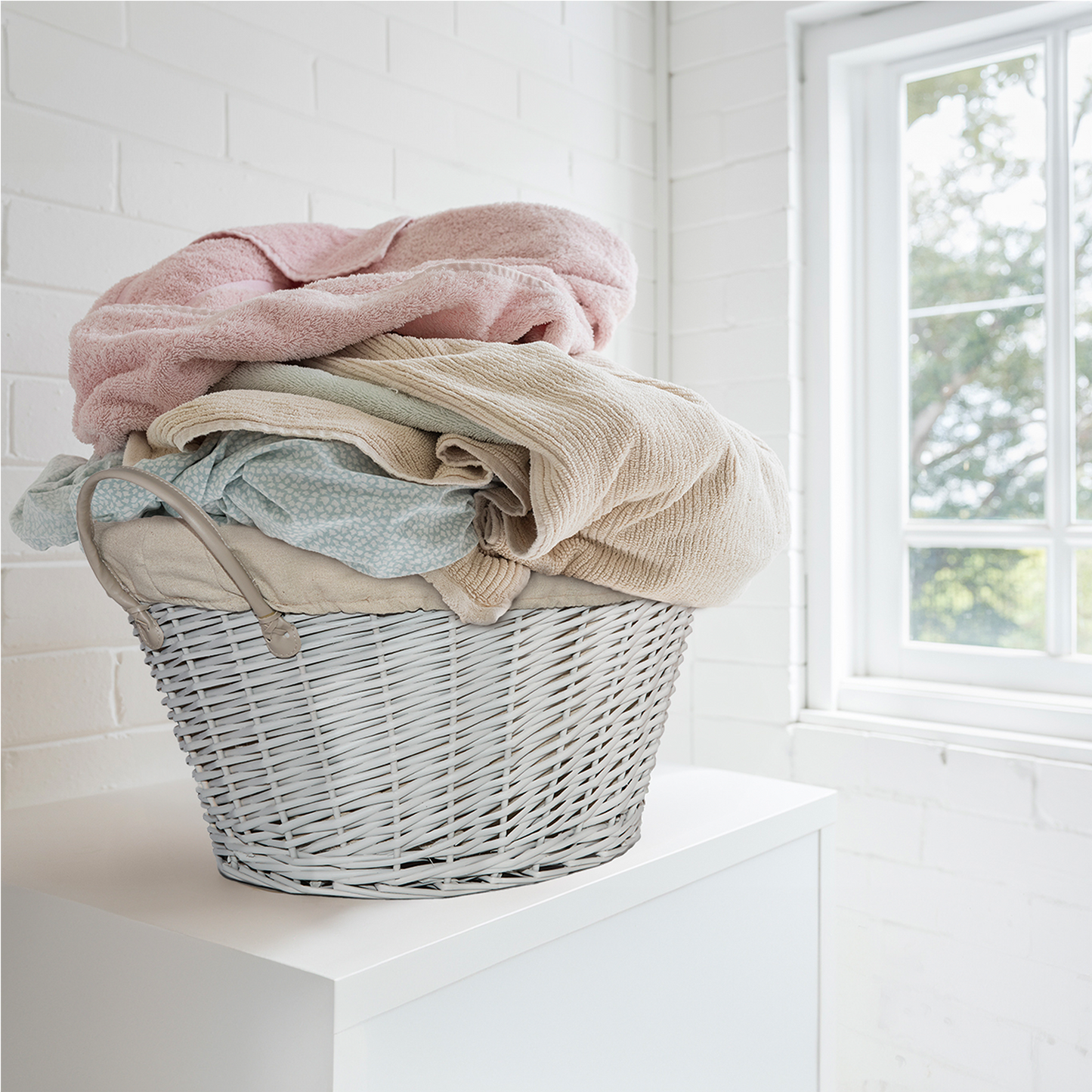 Grey Oval Wicker Storage Wash Basket with Lining - Grey / White