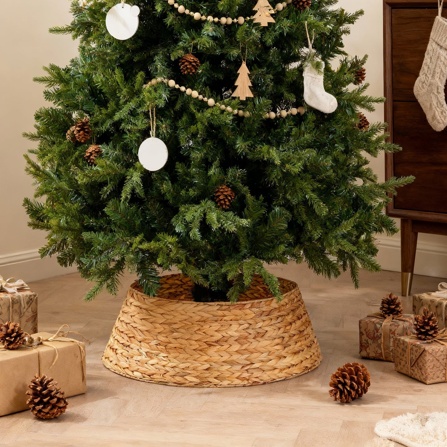 2-Panel Detachable Water Hyacinth Christmas Tree Skirt